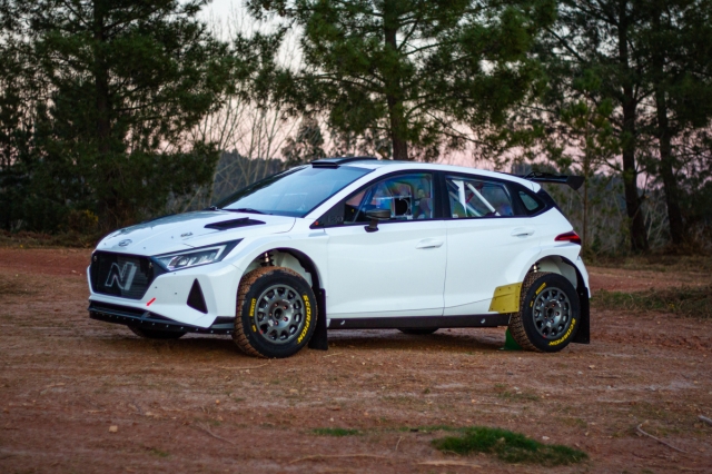 01_LllegadaHyundaiI20Rally22009_001